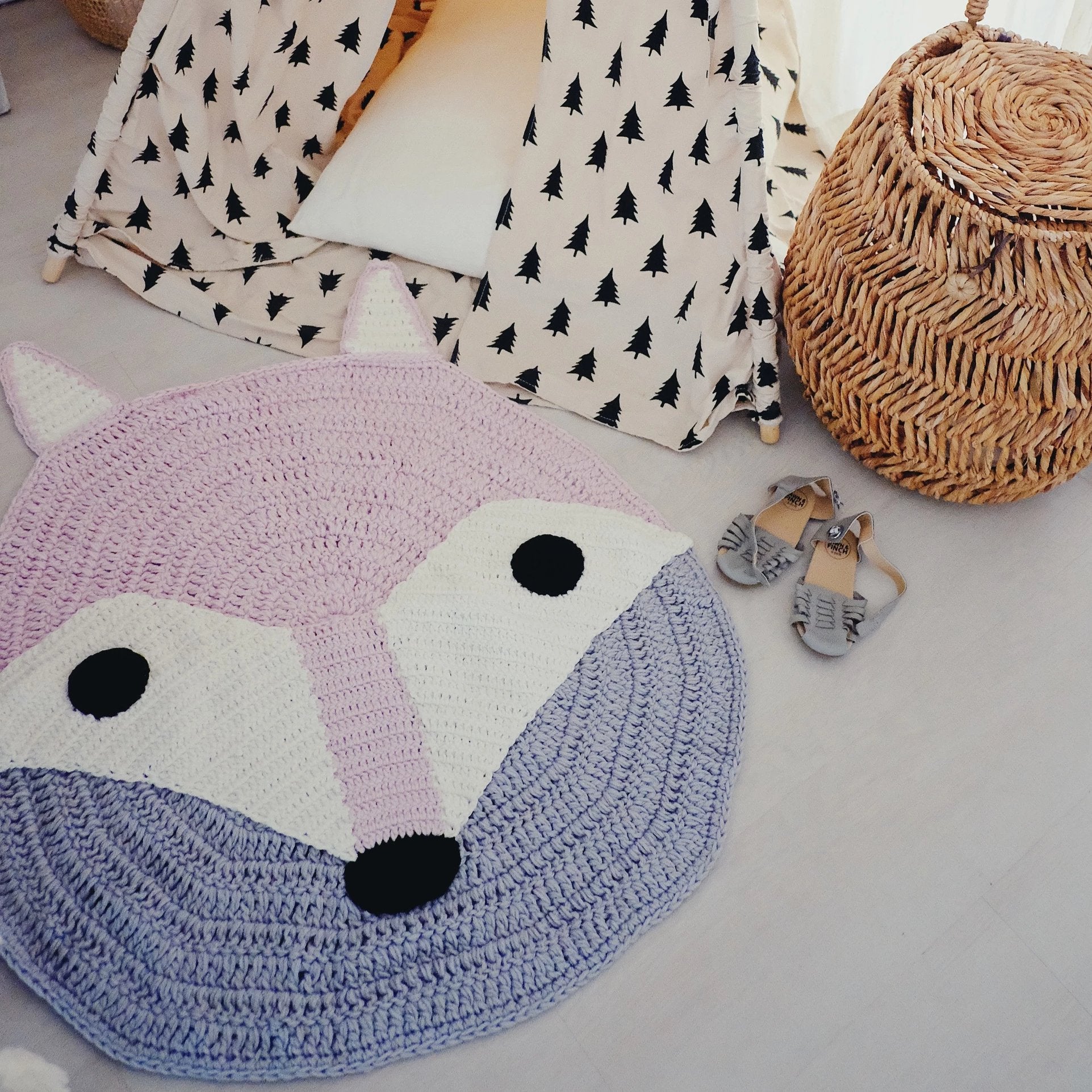 Lala Crochet Foxy Pink Grey Plat Rug - Lustere Living